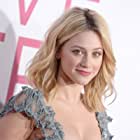 Lili Reinhart به عنوان Grace Town