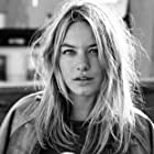 Camille Rowe به عنوان Tina