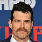 Timothy Simons به عنوان Emerson