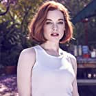 Jane Levy به عنوان Mia