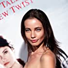 Stephanie Corneliussen به عنوان Joanna Wellick