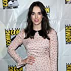 Elizabeth Henstridge به عنوان Tara McAllister