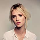 Mackenzie Davis به عنوان Grace