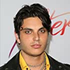 Samuel Larsen به عنوان Zed