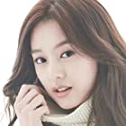 Kim Ji-Won به عنوان Rachel Yoo