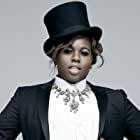 Alex Newell به عنوان Mo