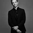 Mike Faist به عنوان Dodge Mason