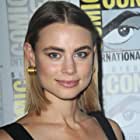 Lucy Fry به عنوان Zoe