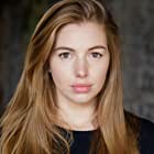 Seána Kerslake به عنوان Sarah