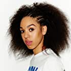 Pearl Mackie به عنوان Pascale