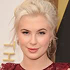 Ireland Baldwin به عنوان Young Sally