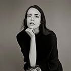 Stacy Martin به عنوان Maggie Lee