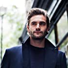 Tom Bateman به عنوان Wilkes