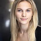 Cara Jenkins به عنوان Young Elizabeth