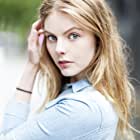 Nell Hudson به عنوان Ruth