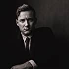 Lewis Pullman به عنوان Rhett Abbott