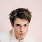 Nicholas Galitzine به عنوان Elliott Lefevre