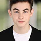 Owen Vaccaro به عنوان Lewis Barnavelt