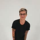 Kian Lawley به عنوان Elliot Dawson