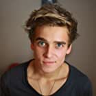 Joe Sugg به عنوان Pizza Delivery Boy