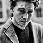 Joe Alwyn به عنوان Bob Cratchit