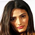 Athiya Shetty به عنوان Anita 'Ani' Awasthi