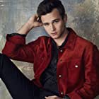 Brandon Flynn به عنوان Henry Osgood