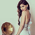 Karishma Sharma به عنوان Aaina