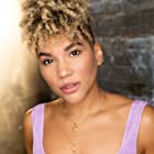 Emmy Raver-Lampman به عنوان Allison Hargreeves