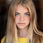 Rhys Olivia Cote به عنوان Nine Year Old Braelick Girl