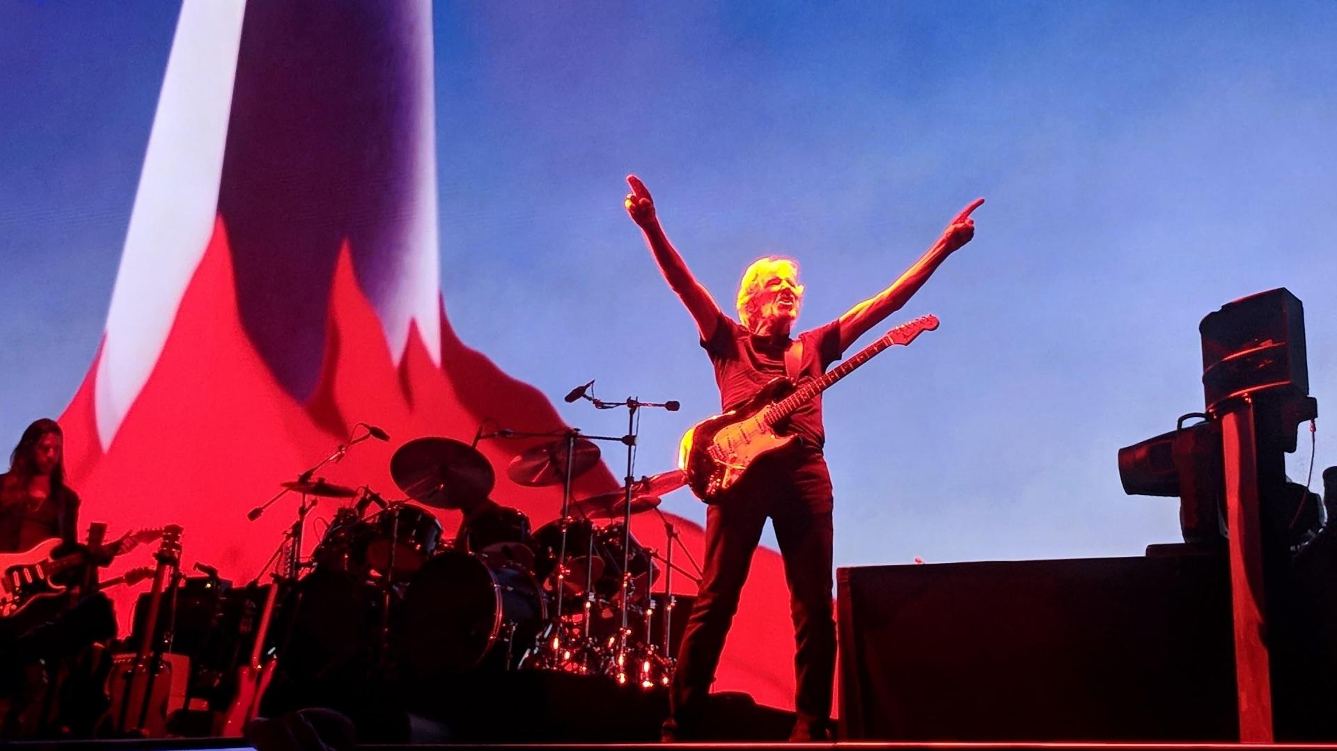 مستند  Roger Waters - Us + Them 2019 با زیرنویس چسبیده