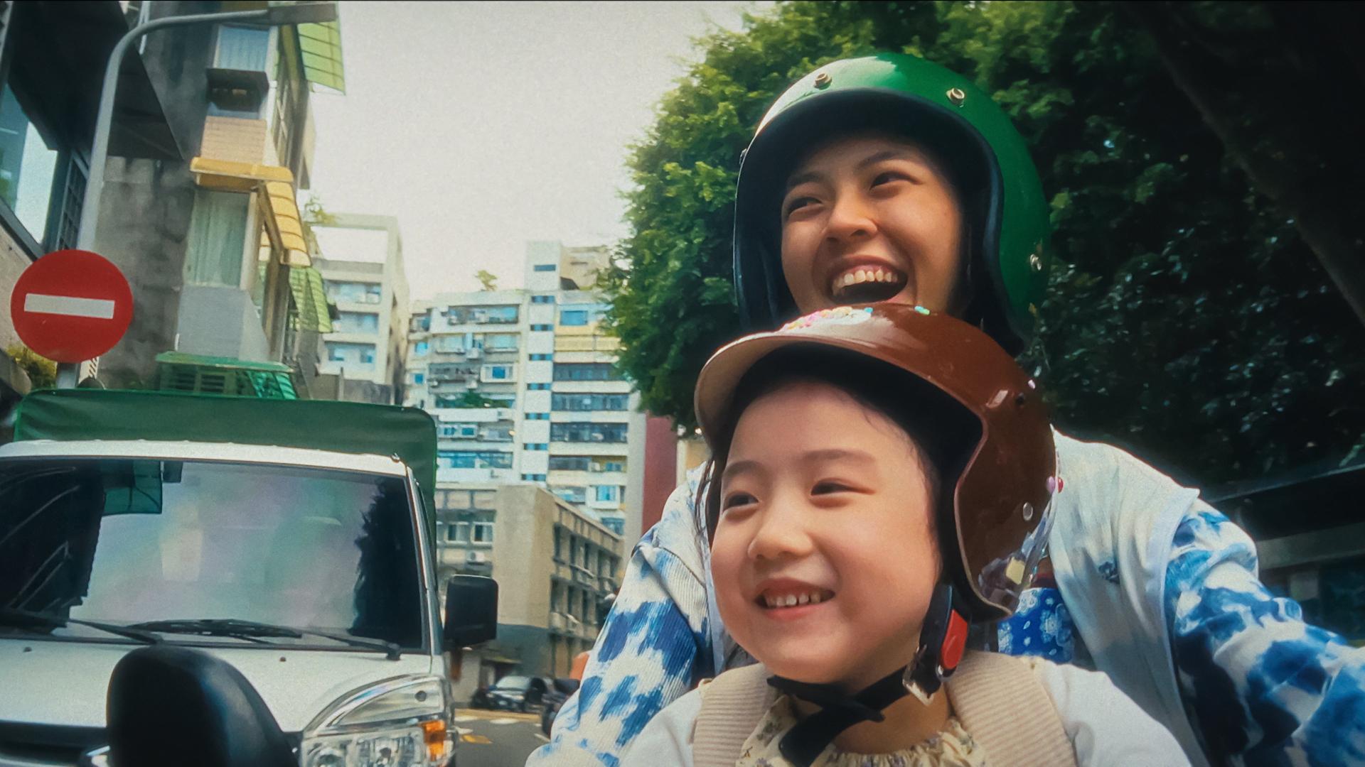 فیلم Left-Handed Girl 2025 با زیرنویس چسبیده